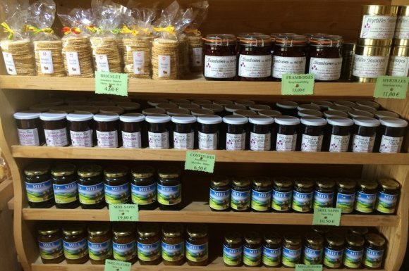 Les miels et confitures en vente dans notre boutique Lugrin