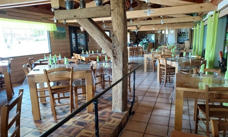 Salle de restaurant - Le Temple Du Fromage à Lugrin : Restaurant aux spécialités savoyardes 